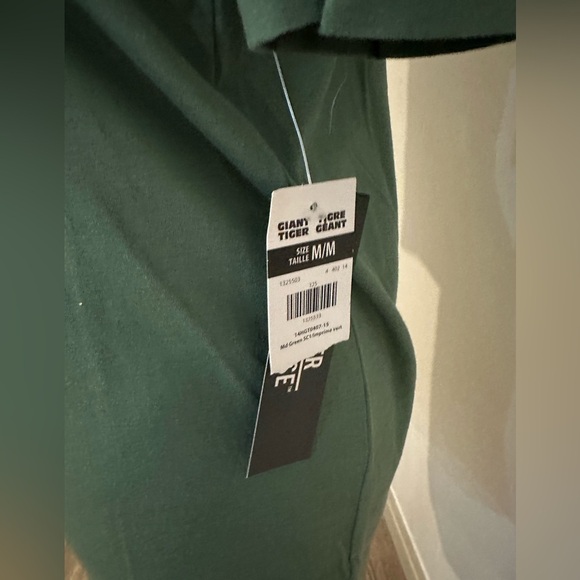 Camping t-shirt graphic Saskatchewan green size medium NWT - Picture 3 of 5